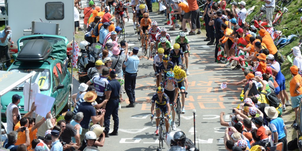 Schleck leads Froome early in stage nine