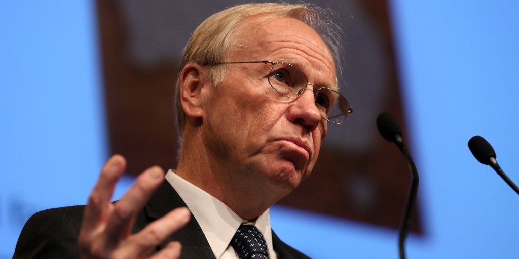 Former Queensland Premier Peter Beattie has made a surprise entry to the federal election campaign.