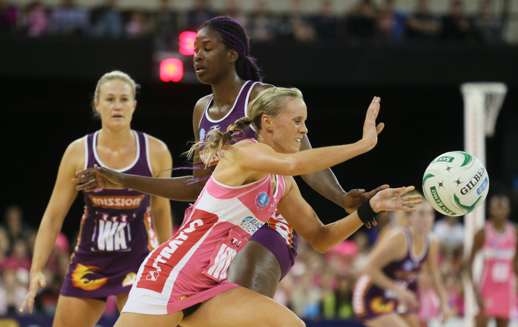 Renae Hallinan takes possession the 2013 ANZ Championship Grand Final at the Adelaide Entertainment Centre
