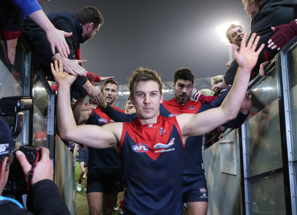 Thumbnail for Trengove hands back captaincy