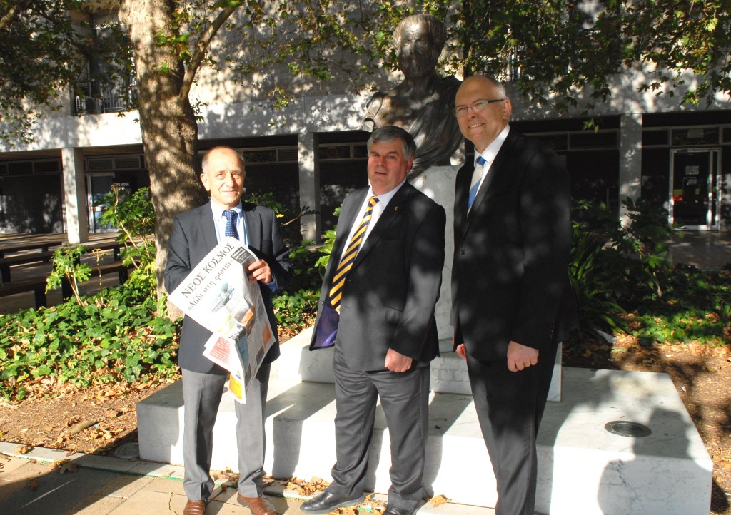 Shadow Minister for Education David Pisoni (right), with Professor Michael Tsianikas (left) and Professor Richard Maltby, Executive Dean, EHL, at Flinders University last night. 