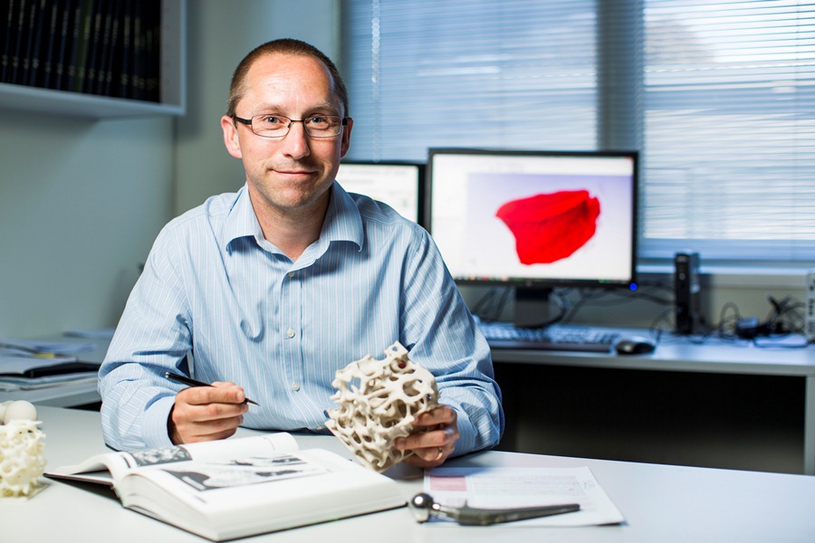 Thumbnail for Global experts debate dodgy joint implants