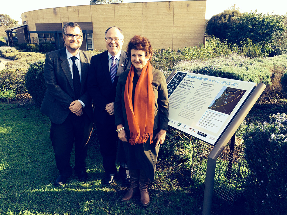 (L-R): NCGRT Director Professor Craig Simmons with State Water Minister Ian Hunter and Onkaparinga Council Mayor Lorriane Rosenberg.