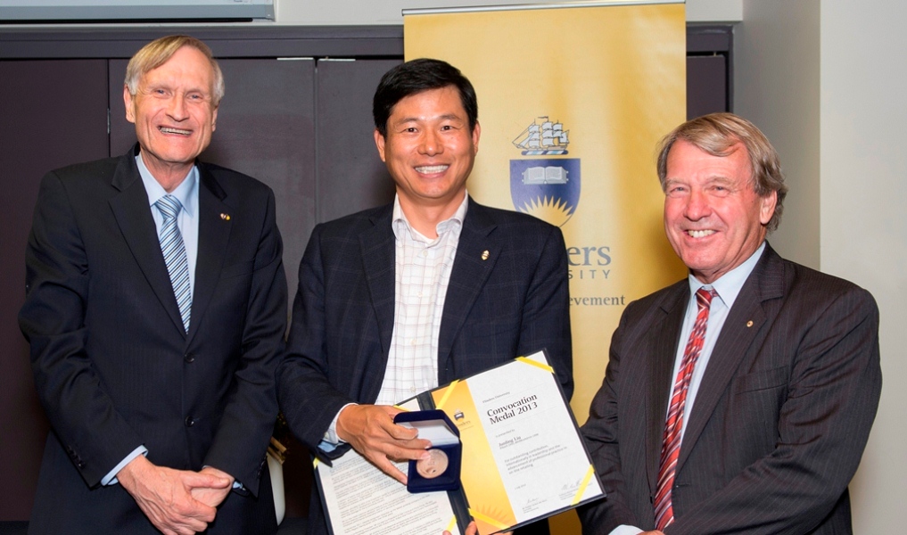 Thumbnail for Flinders honours pioneer in online commerce