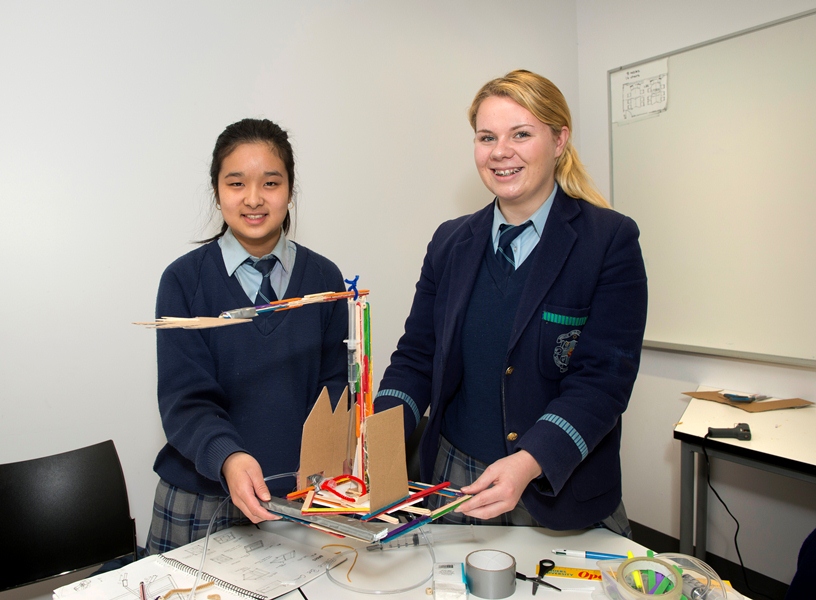 (L-R): Melissa Lim and Lauren O'Sullivan from Sacred Heart College.