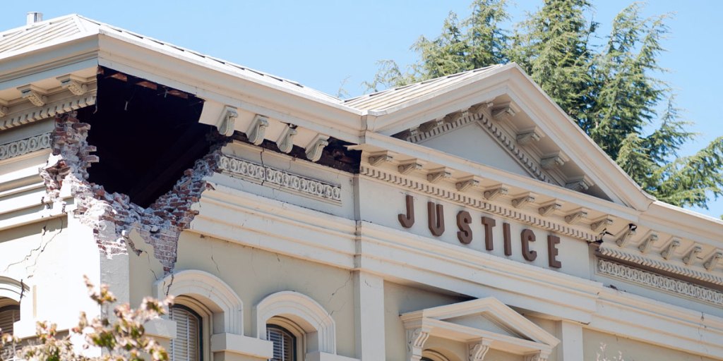A damaged government building in downtown Napa. AFP photo