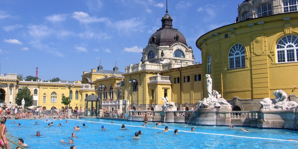 Széchenyi Medicinal Bath in Budapest. Photo: Vlasta Juricek/flickr 