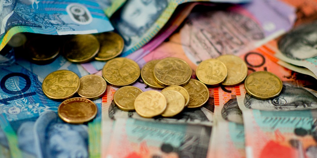 Thumbnail for Dollar lower on rate cut expectations