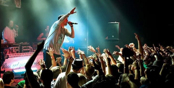 The State Government is cutting restrictions on live music before midnight.