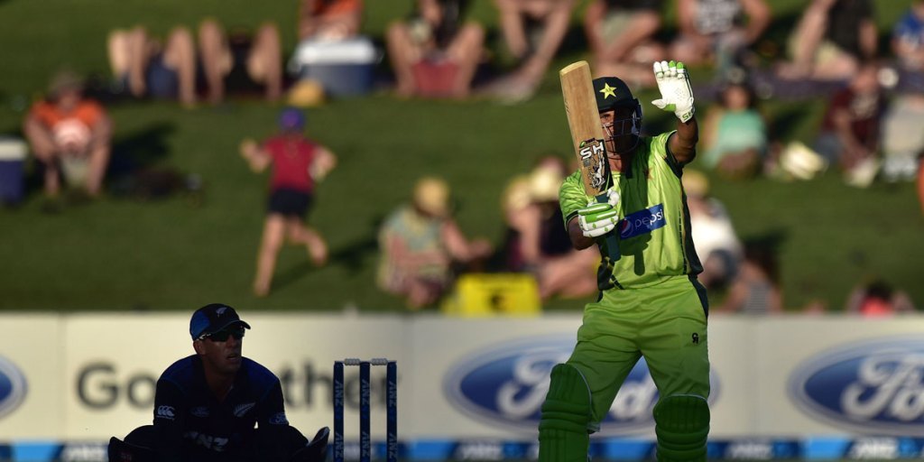 Pakistan's Younis Khan shields his eyes from the sun during the second ODI against New Zealand.
