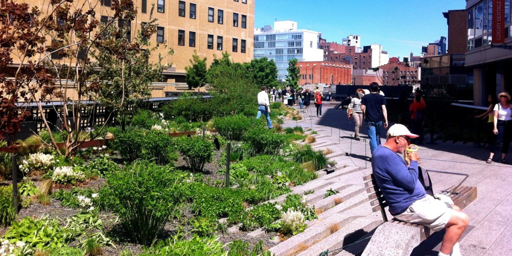 High Line Park has become popular with locals and visitors. Photo: flickr