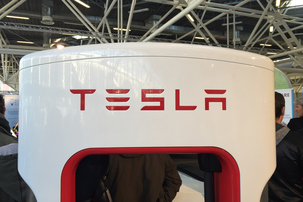 Thumbnail for Self-parking software beamed to Tesla drivers