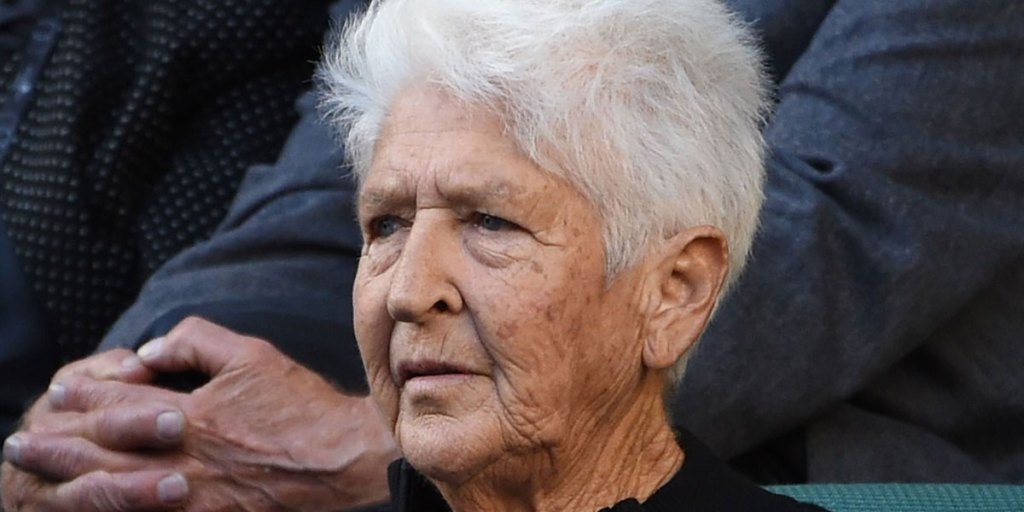 Dawn Fraser has apologised to Nick Kyrgios.