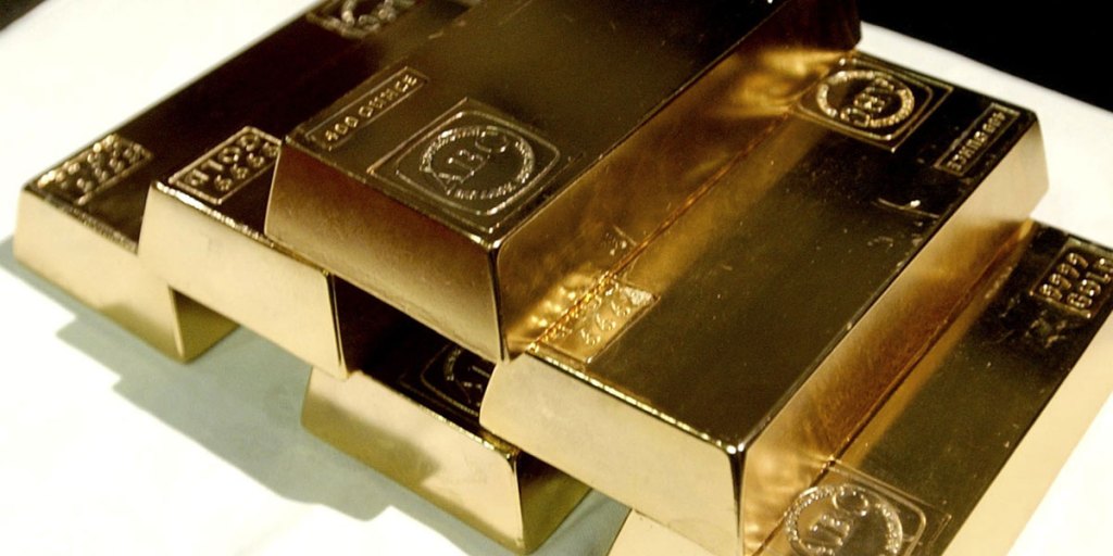 Thumbnail for Gold tumbles to four-year low