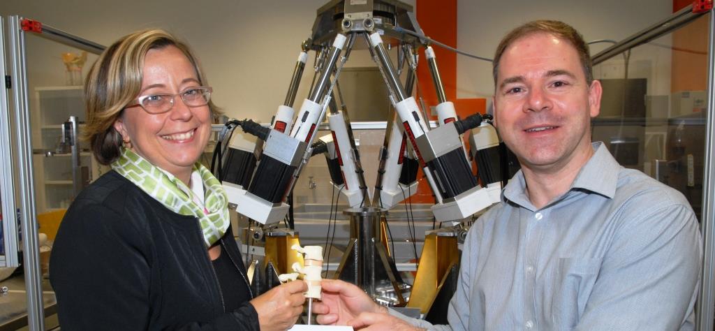 US biomechanics expert Professor Dawn Elliott and Associate Professor John Costi from Flinders Medical Device Research Institute.