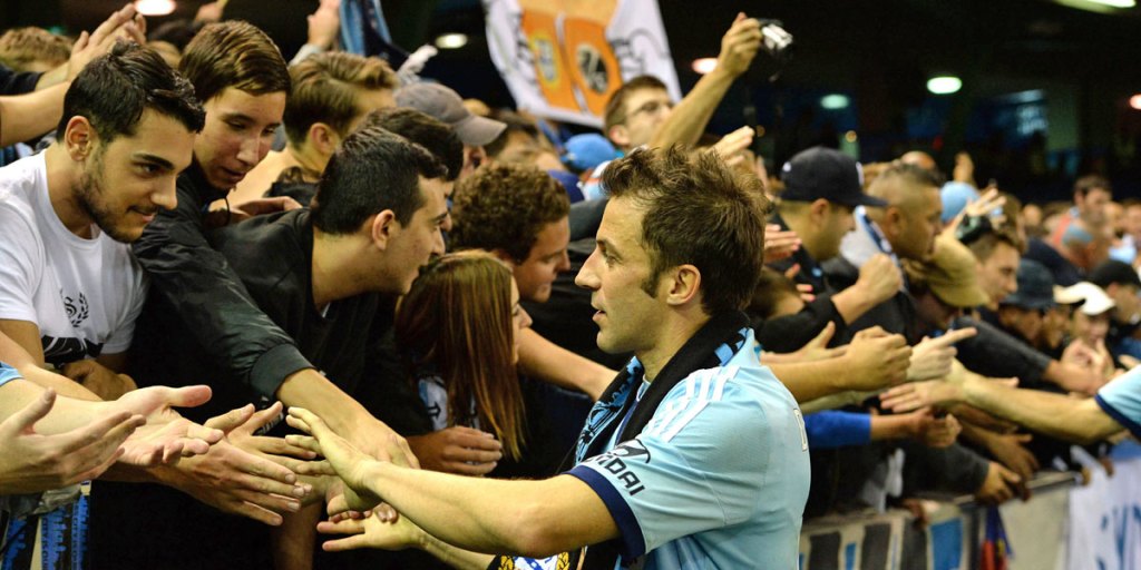 Sydney FC marquee player Alessandro Del Piero says good bye to his fans after losing to Melbourne Victory in the A-League football elimination match in April 2014. AFP photo