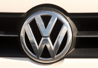 Thumbnail for VW needs to step on pedal to solve emission problem, says US