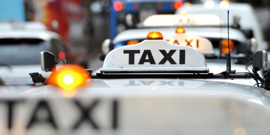Customer service offered by Australian taxis is "unresponsive" and "outmoded". AAP image