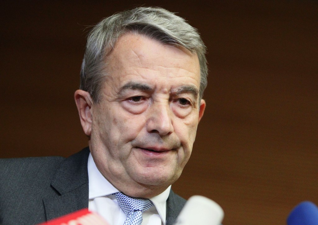Wolfgang Niersbach, President of the German Football Federation (DFB), announces his resignation.