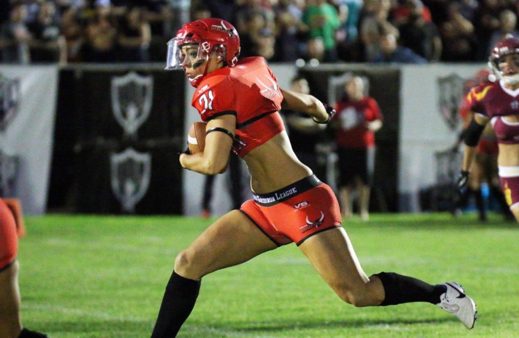 Chelsea Farr runs for her first touchdown.