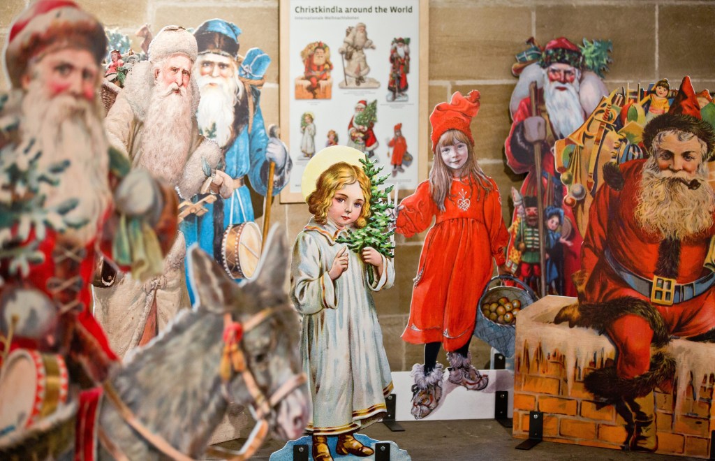 Christmas messengers from all over the world. Photo: EPA/DANIEL KARMANN