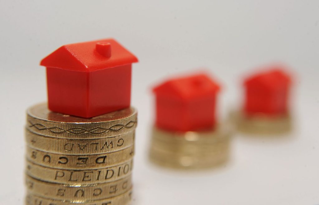 Thumbnail for Record household refinancing as interest rates bite