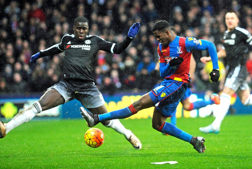 Crystal Palace's Wilfred Zaha fires in a shot past Chelsea's John Obi Mikel. Photo: GERRY PENNY, EPA