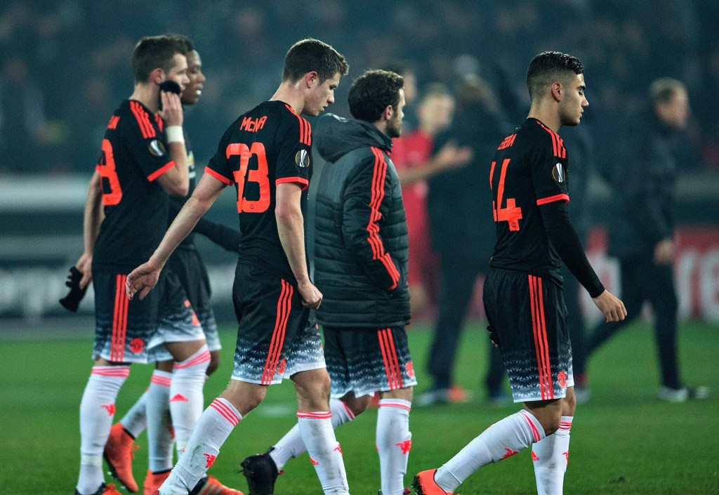 Manchester United players leave the pitch after the loss. Photo: HENNING BAGGER, EPA.