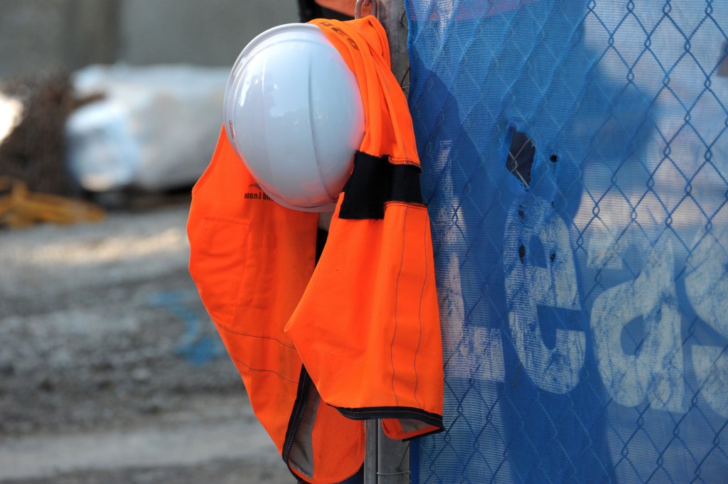 Thumbnail for Iluka cuts SA jobs and suspends mining