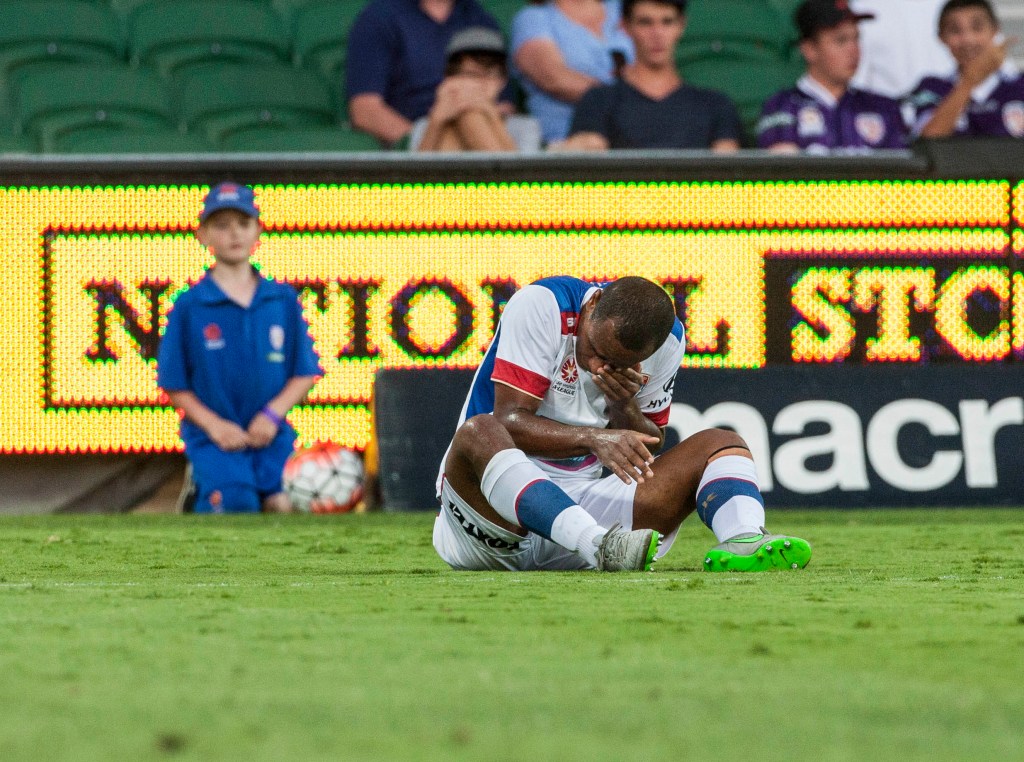 Newcastle's Leonardo was accidentally poked in the eye. Photo: Tony McDonough, AAP.