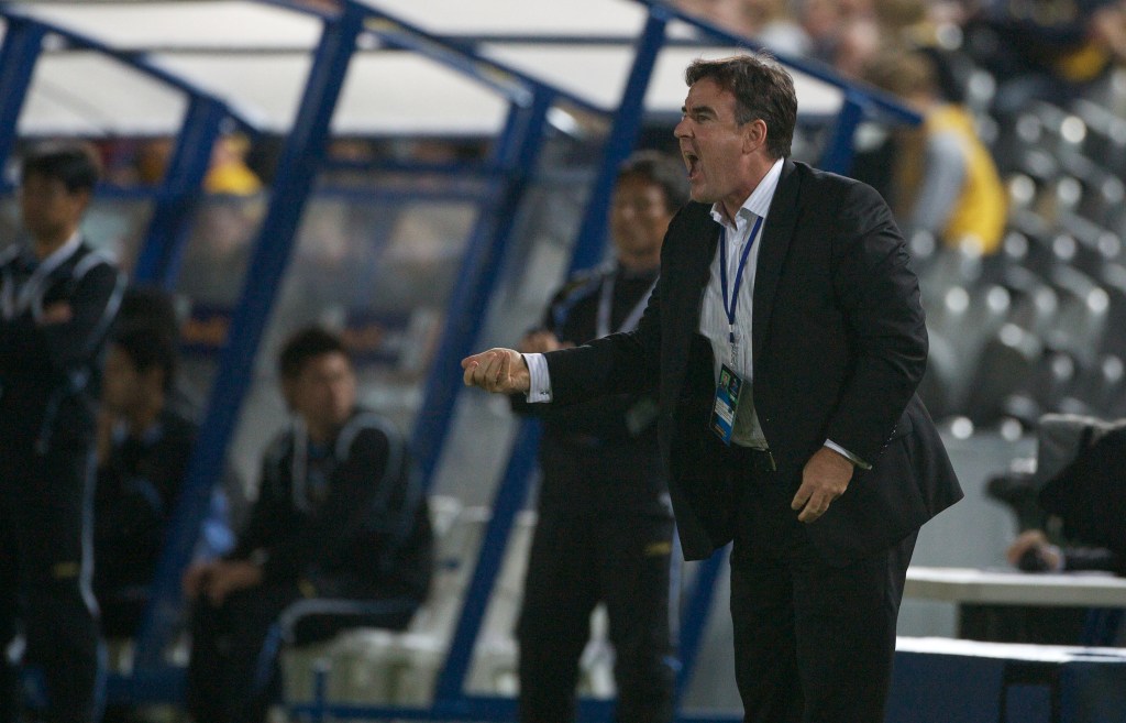 Lawrie McKinna on the sidelines in his days as coach of the Mariners. Photo: Tim Clayton, AAP.