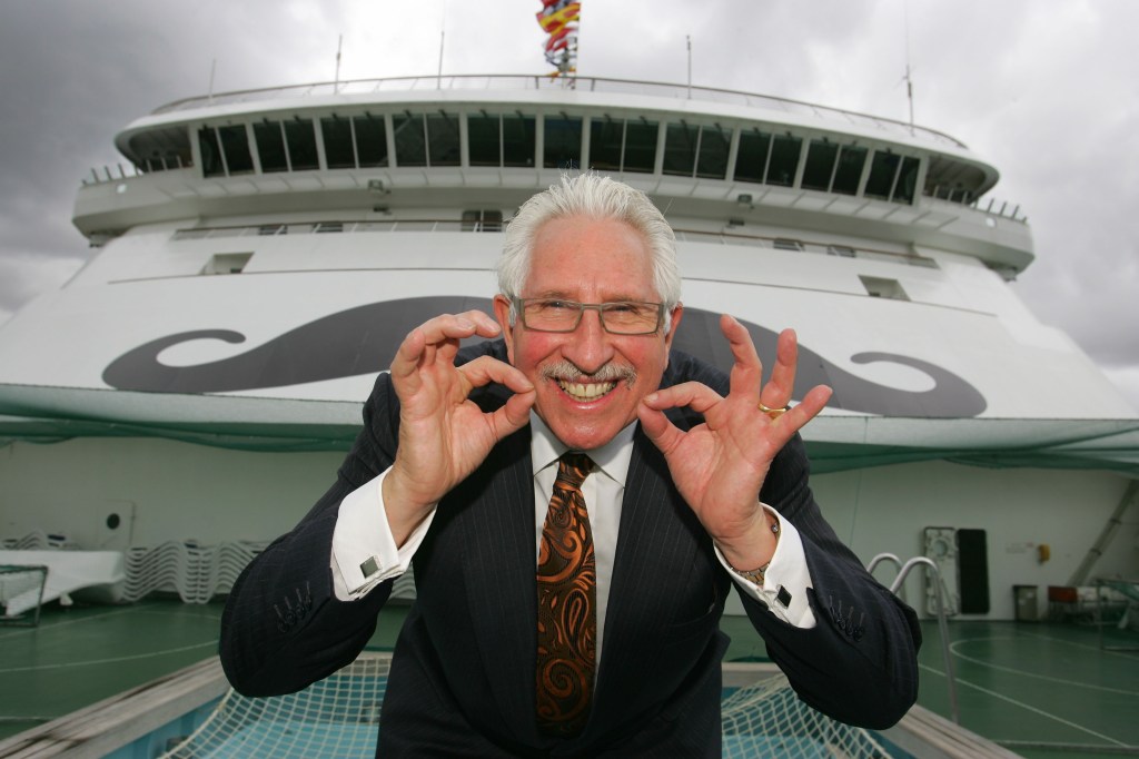Australian cricket legend Max Walker. Photo: AAP/Sergio Dionisio
