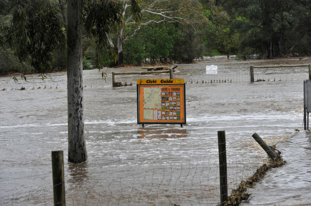 Thumbnail for Flood risks for SA as Premier flies into blacked-out region