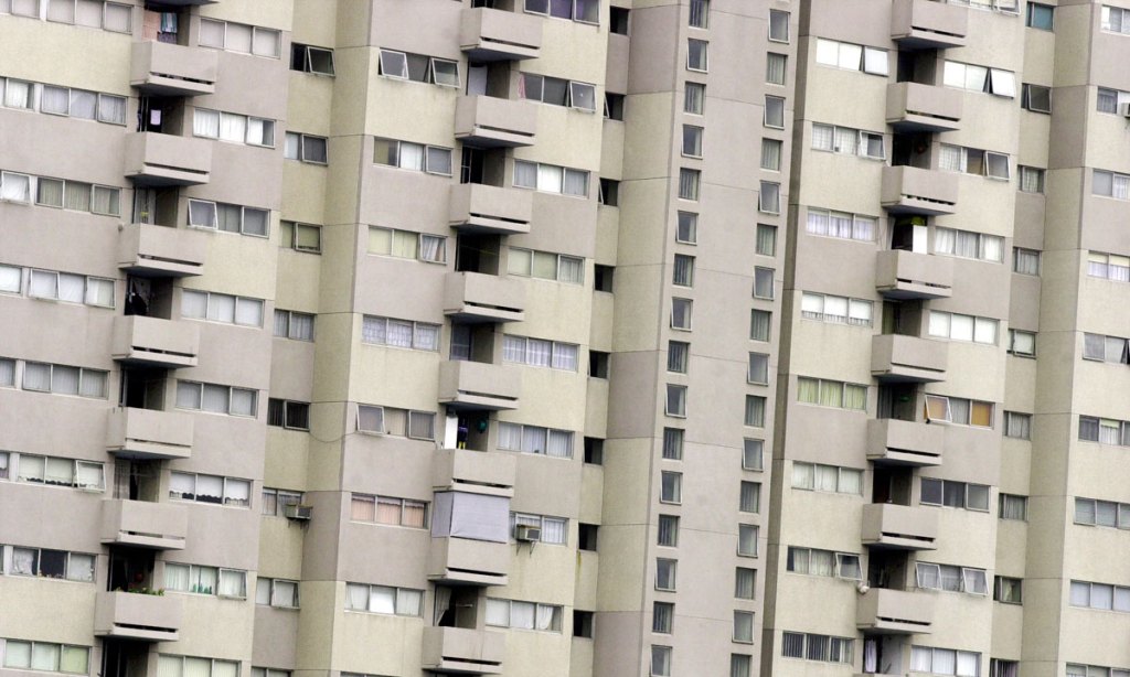 People from poorer areas tend to have a shorter lifespan than those from wealthy suburbs. Photo: AAP