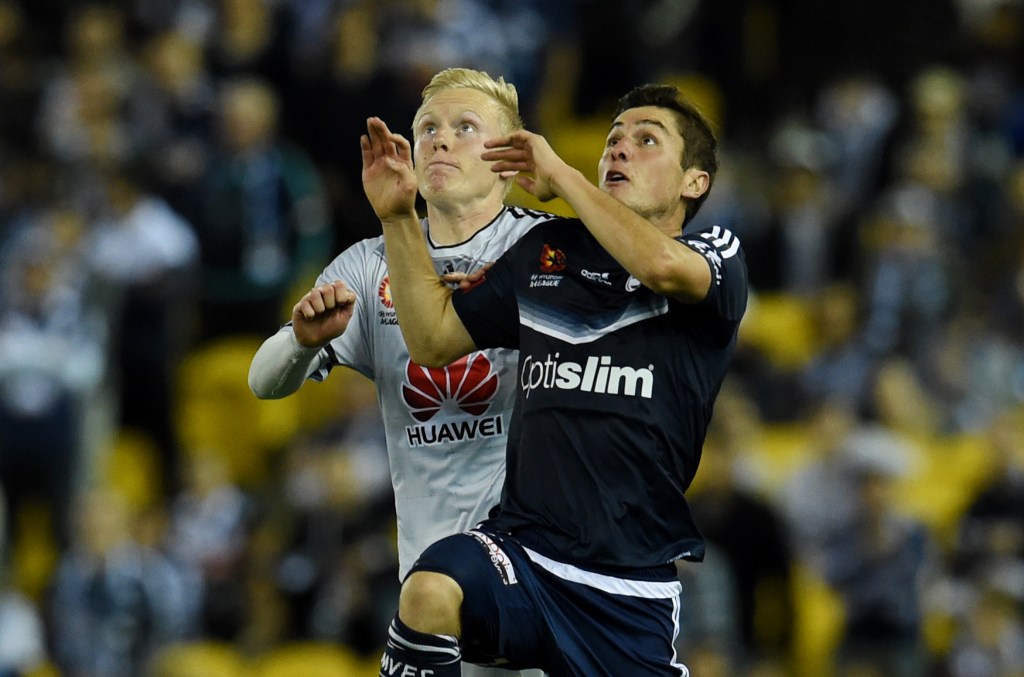 Marco Rojas of the Victory and Adam Parkhouse of the Phoenix compete at Etihad Stadium last night. Photo: Tracey Nearmy / AAP