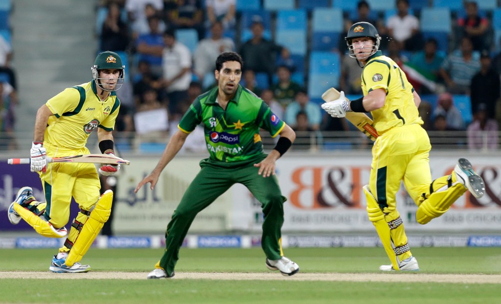 Glenn Maxwell (left) has expressed frustration at being made to made below wicketkeeper and Sheffield Shield teammate Matthew Wade, with whom he could line up for Australia this weekend. Photo: Hassan Ammar / AP