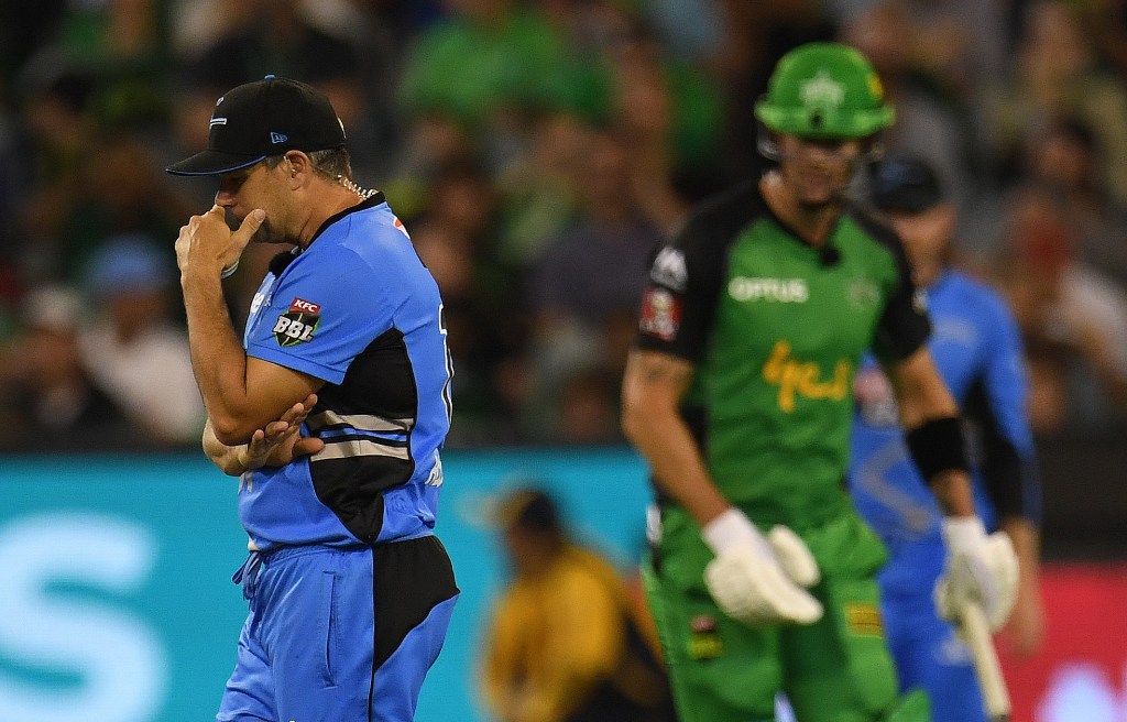 Brad Hodge reacts during the Strikers' narrow loss last night. Photo: Julian Smith / AAP