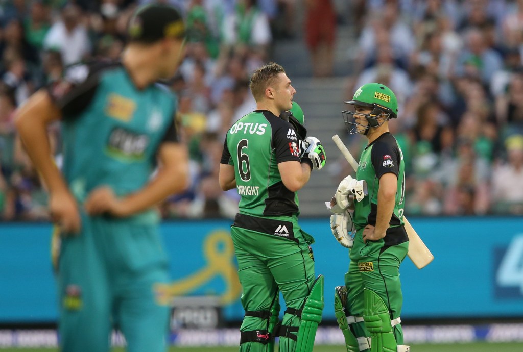 Luke Wright and Seb Gotch of the Stars talk between overs. Photo: David Crosling / AAP