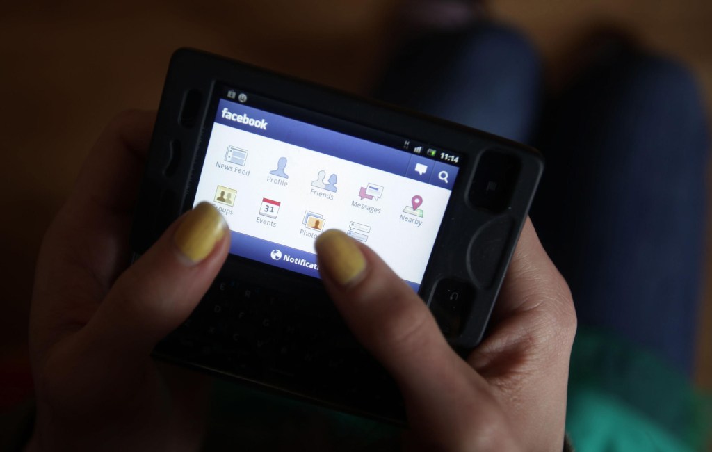 There's a clear link between pre-bedtime internet use and sleep problems. Photo:  Yui Mok/PA Wire