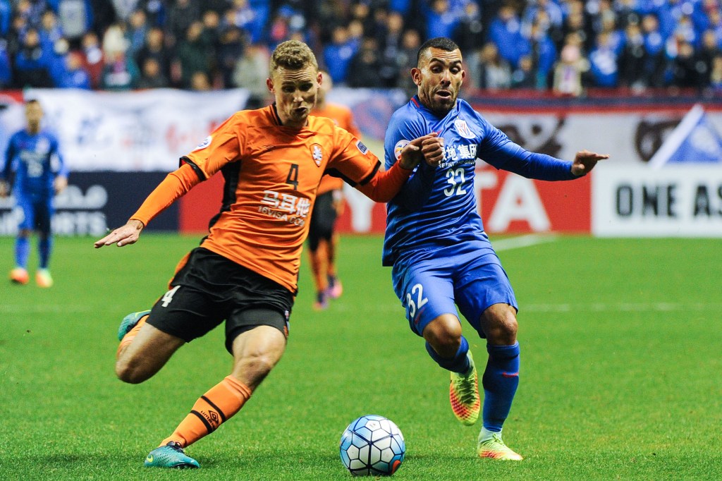 Before last week’s 6-0 loss in Korea, Brisbane Roar defeated a Shanghai Shenhua side featuring Argentine great Carlos Tevez (right). 