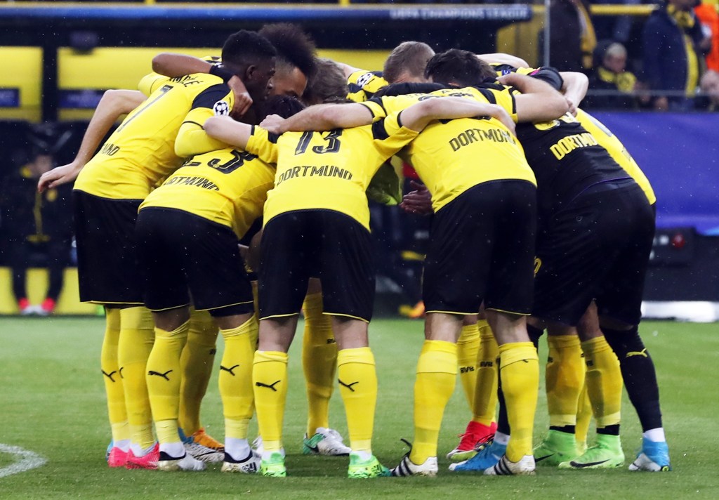 Borussia's players before the UEFA Champions League quarter final's first leg against AS Monaco. Photo: FRIEDEMANN VOGEL / EPA