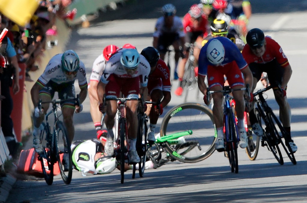 Thumbnail for Drama on Tour: Superstar Sagan booted, injured Cavendish withdraws