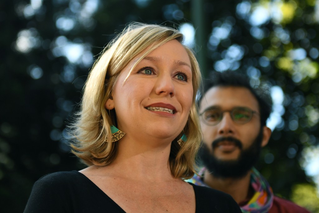Thumbnail for Greens crisis: Waters quits parliament over citizenship