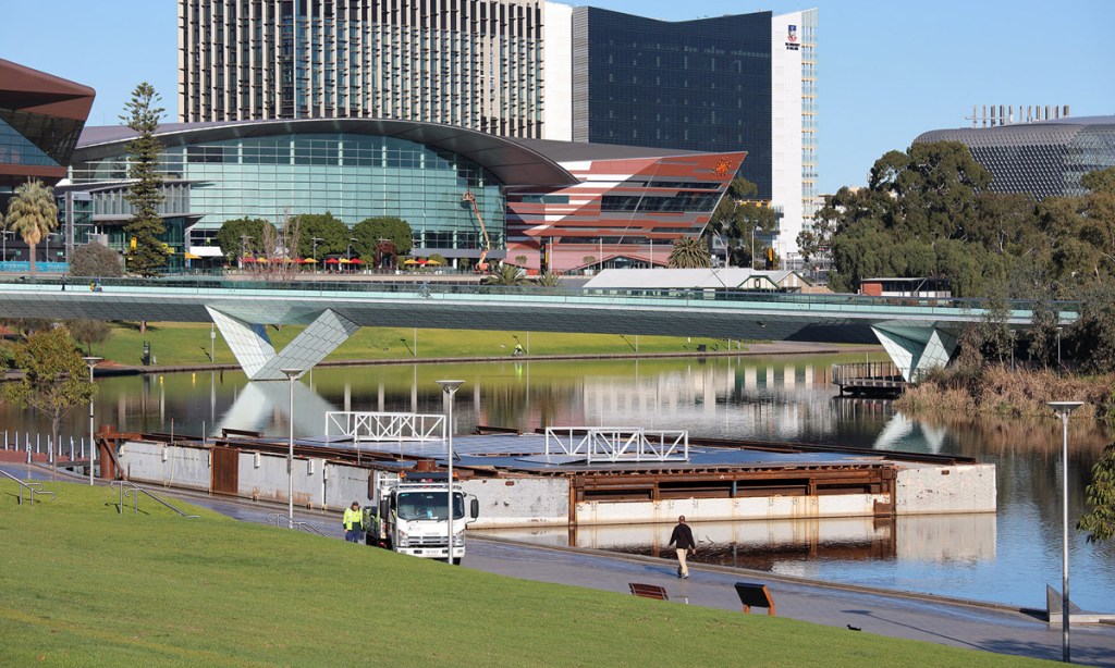 Thumbnail for “Eyesore”: Festival wants to keep pontoon on Torrens till 2019