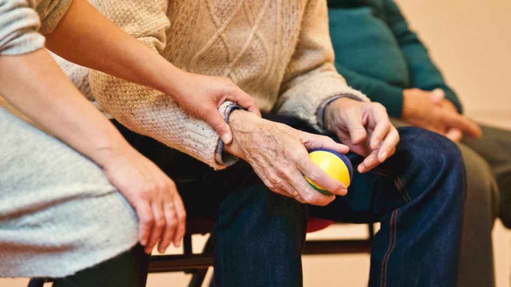 One in five Australians suffer from chronic pain, but non-pharmaceutical services are "woeful". File image