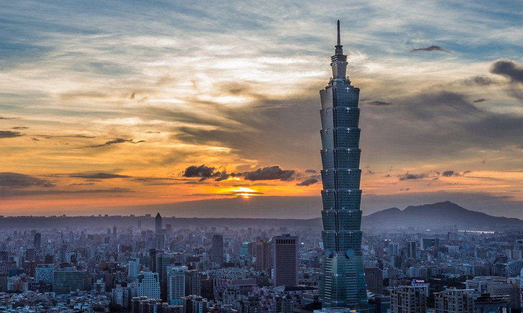 Sunset view: the Taipei 101 is one of the largest skyscrapers in Asia. Photo: tsaiian/flickr