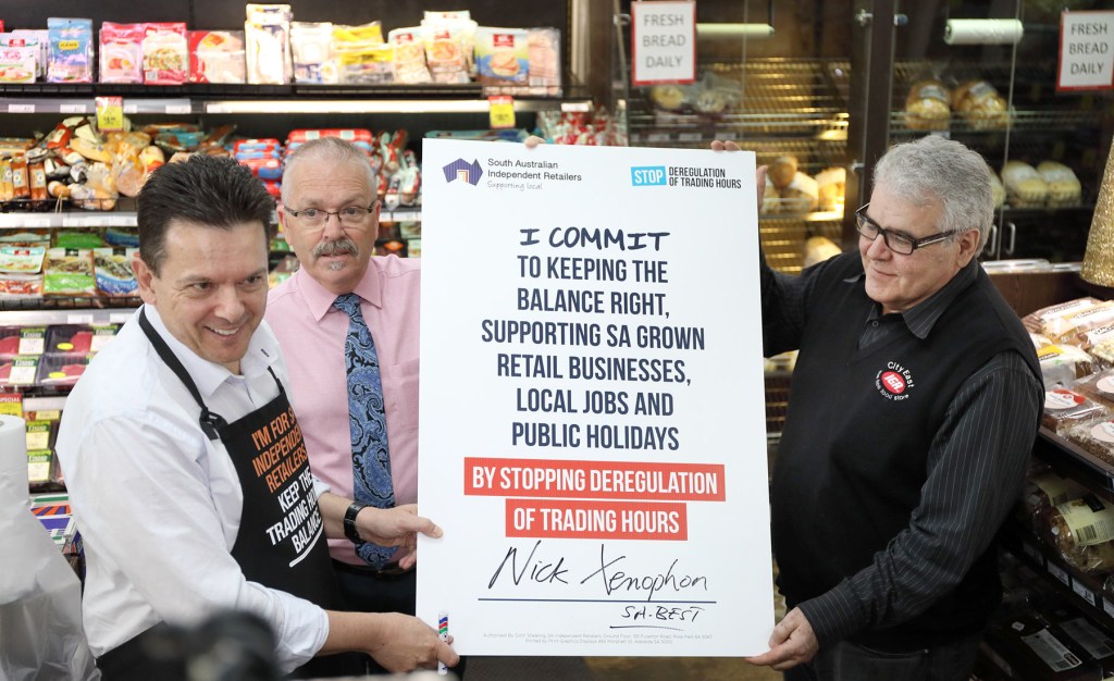 Xenophon signs the pledge against further deregulation of shop trading hours. Photo: Tony Lewis / InDaily