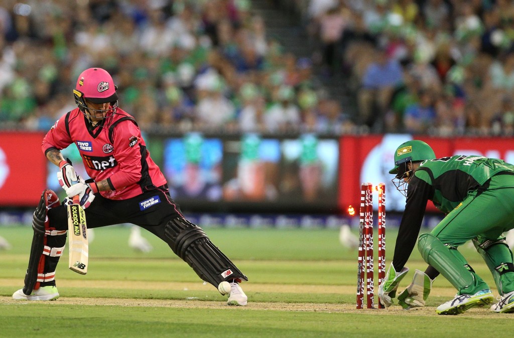 Stars wicketkeeper Peter Handscomb misses a stumping chance against Nic Maddinson. Photo: AAP/Hamish Blair