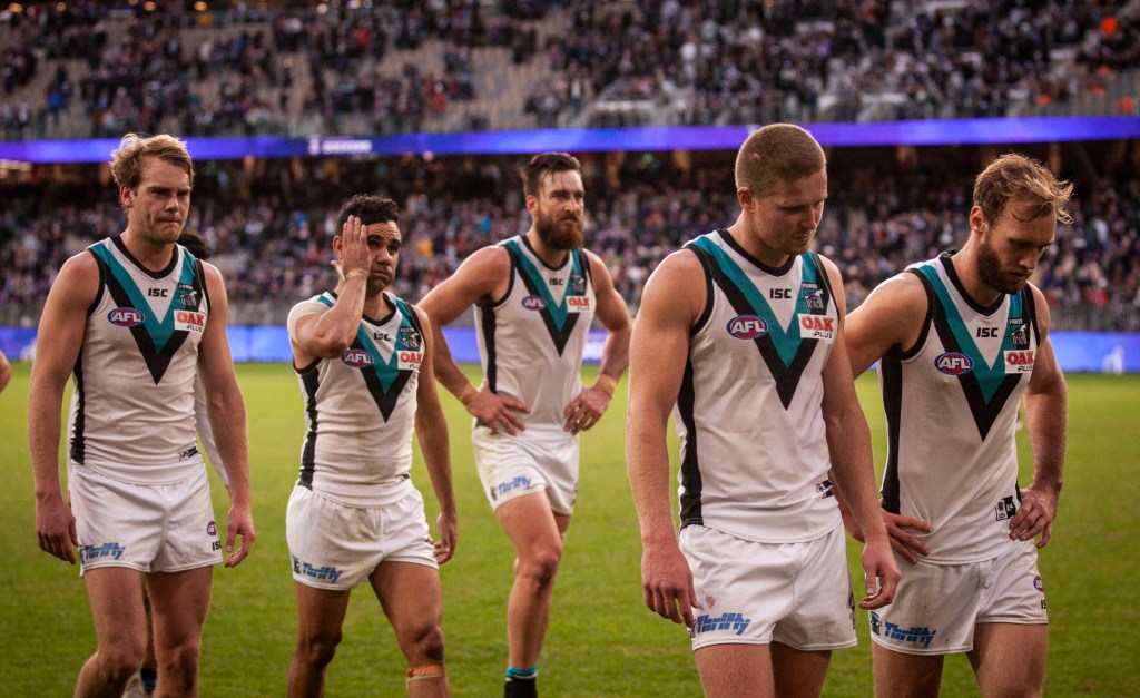 Charlie Dixon (centre) looks set to return to more ruck duties. Photo: AAP/Tony McDonough