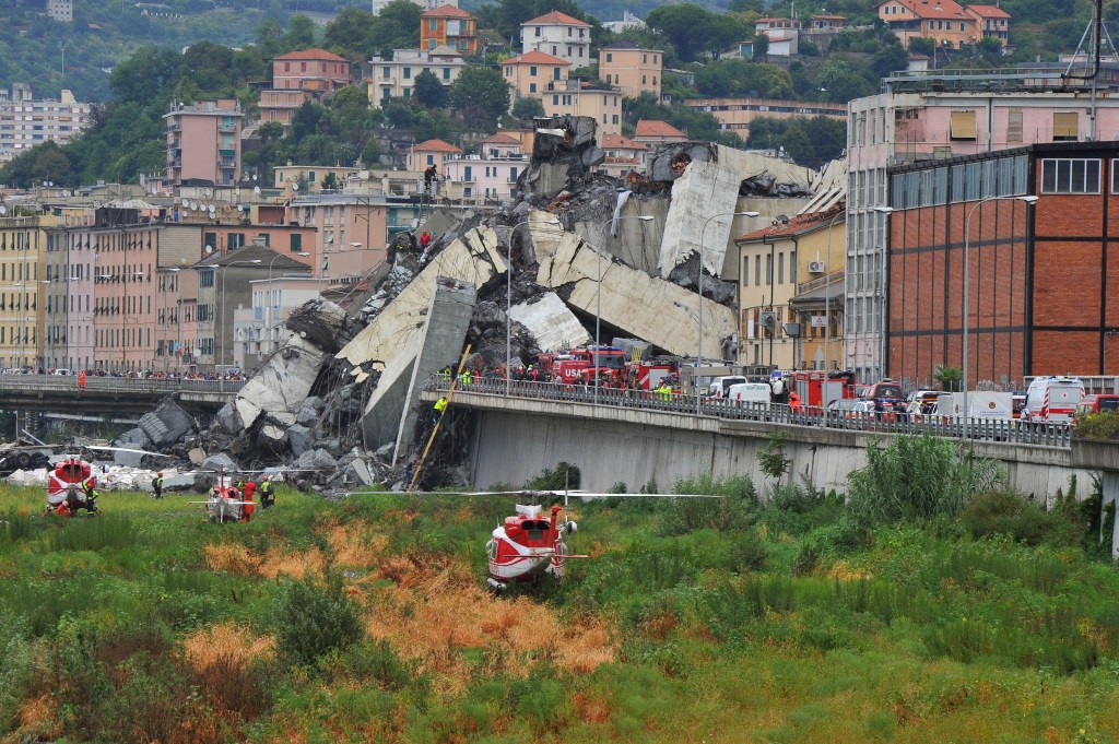 Thumbnail for Search for survivors after collapsed bridge kills dozens